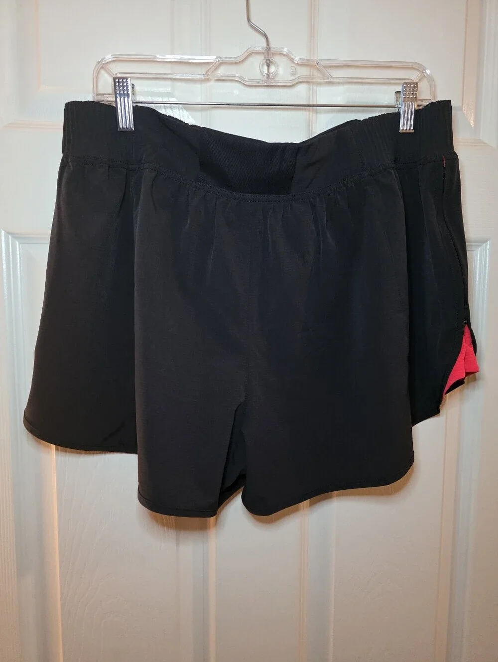 Nike Women's Black Crimson Run Division Tempo Luxe Shorts XL